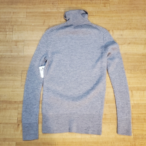 Saks Fifth Avenue Gray Turtleneck Sweater. Size L - Picture 4 of 7